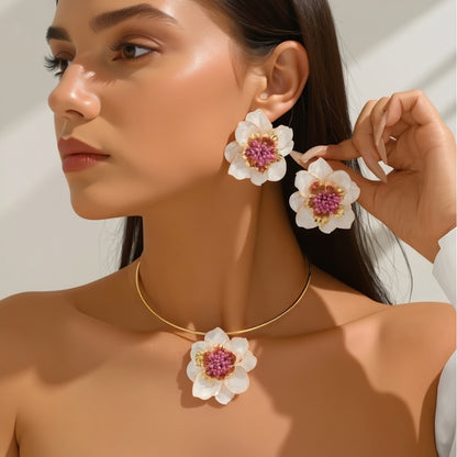 SET FLEUR DE SOIE™ · Collar Rígido + Aretes Flor · Baño Oro 18K