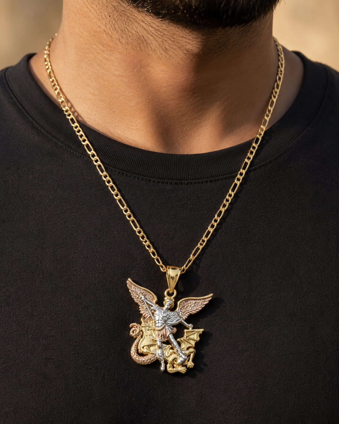COLLAR SAN MIGUEL ARCÁNGEL™ · Acero Inoxidable y Rodio + Cadena Dorada ·
