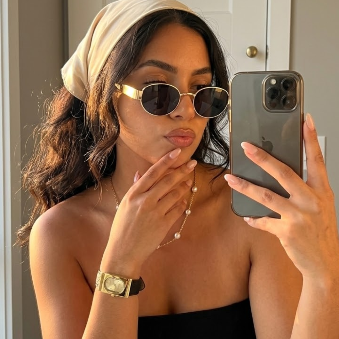 SET VELVET DYNASTY™ · Reloj Gold Rectangular + Gafas Ovaladas Gold · Mujer
